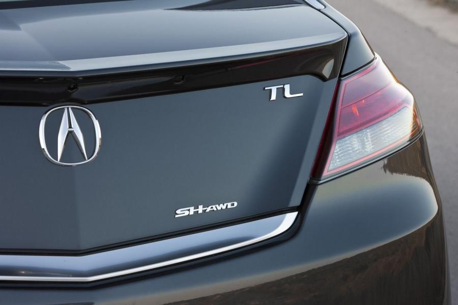 Детали экстерьера Acura TL 2014 года  (фото 16 из 35)